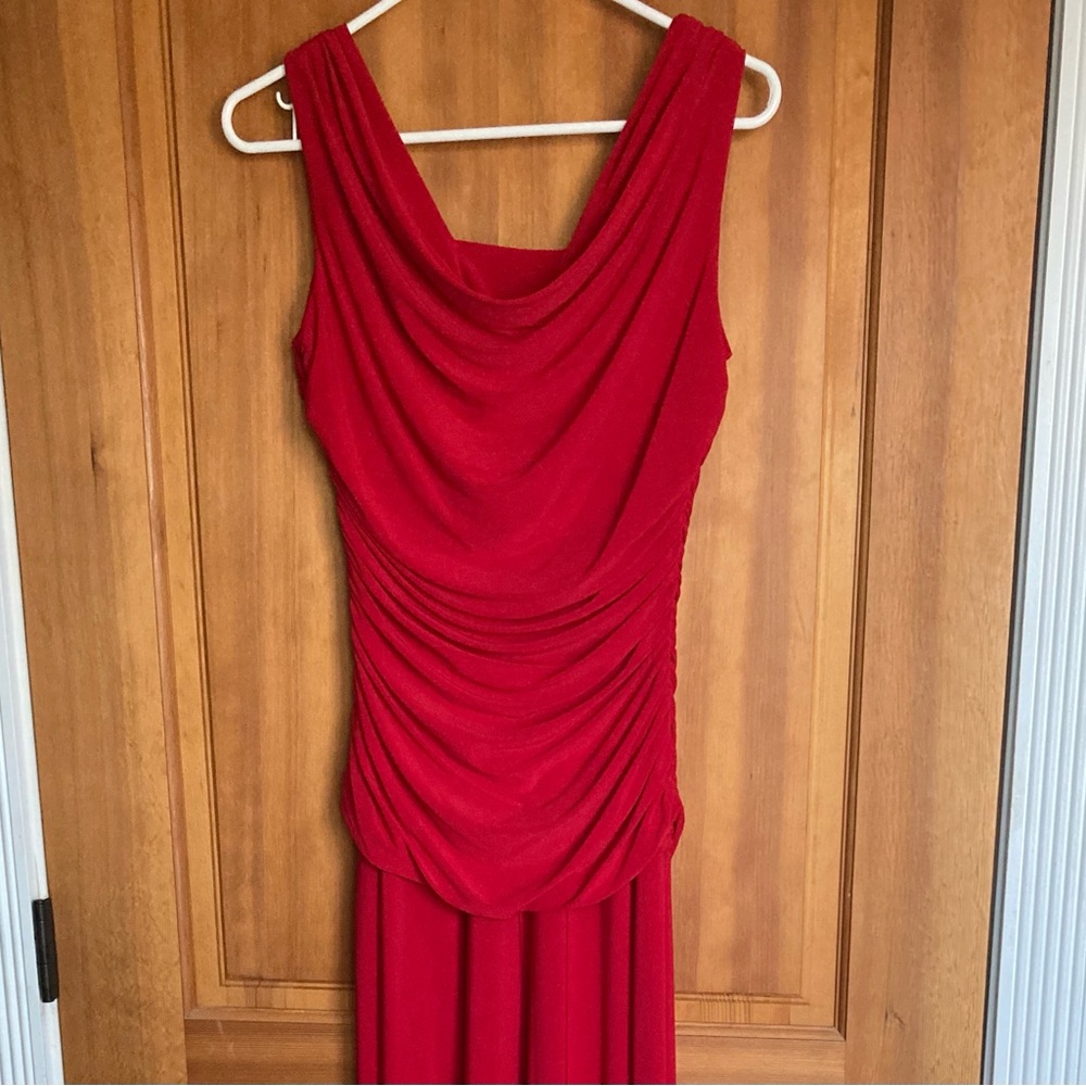 Red floor length evening gown. Great for weddings and galas.